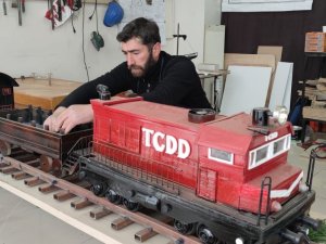 Ahşap Oyma Sanatı İle Çocukluk Hayallerini Gerçekleştiriyor