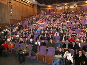 Küçükçekmeceli 50 Yetişkin, Hayatlarında İlk Kez Tiyatro İzledi