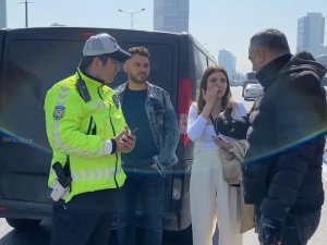 Kadıköy’de Cipi Yanan Kadın Sürücü Gözyaşlarına Boğuldu