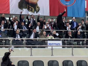 Trabzonspor’da Ahmet Ağaoğlu İle Yönetim Kurulu Mali Ve İdari Yönden İbra Edildi