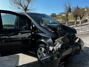 3 Kişinin Yaralandığı Kaza Anı Kamerada