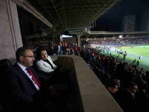 Bakan Kasapoğlu, Ermenistan - Türkiye Maçını Tribünden Takip Etti