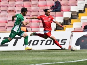 Tff 2. Lig Balıkesirspor: 1 - Serik Belediyespor: 4