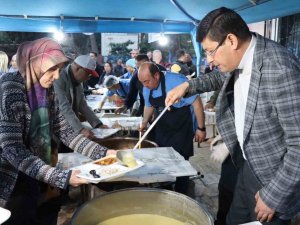 Nazilli Belediyesi’nin İftar Sofralarında Vatandaşlar Bir Araya Geliyor
