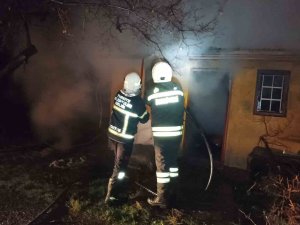 Depoda Çıkan Yangın Büyümeden Söndürüldü