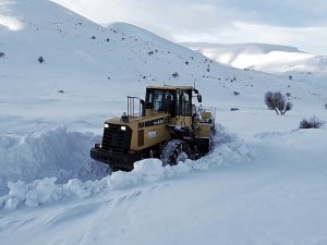 Bayburt’un Yüksek Kesimlerinde Karla Mücadele Devam Ediyor