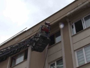 Ümraniye’de Apartman Yangını: 1’i Çocuk 3 Kişi Dumandan Etkilendi