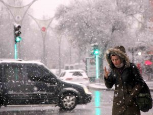 Erzincan’ın Yüksek Kesimlerinde Kar Merkezde Yağmur Yağışı