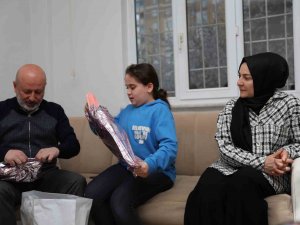 Çolakbayrakdar Çifti, İftarda Depremzede Ailenin Misafiri Oldu