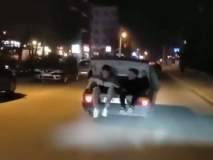 Gençlerin Otomobil Bagajındaki Tehlikeli Yolculuğu