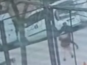 Yola Aniden Fırlayan Çocuk Otomobilin Altında Kaldı