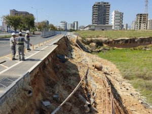 Mersin’de Bisiklet Yolu Çöktü