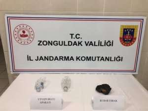 Jandarmanın Durdurduğu Şüphelinin Üzerinden Uyuşturucu Çıktı
