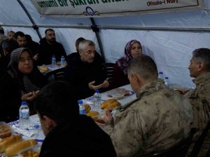 Tahmazoğlu Adıyamanlı Depremzedelerle İftar Açtı