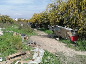 Hurdacı Kaldığı Barakada Yaralı Halde Bulundu