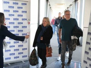 Muğla’da Sezonun İlk Turistleri Çiçeklerle Karşılandı