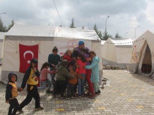 Depremzede Çocuklar Yaşadıkları Travmayı Çeşitli Etkinliklerle Atmaya Çalışıyor