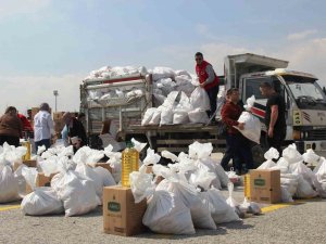 Depremzede Aileler İçin Gönüllü Kurye Oldular