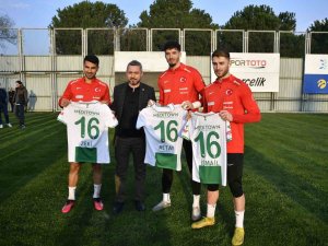 Altay Bayındır, İ̇smail Yüksek Ve Mehmet Zeki Çelik’e Bursaspor Forması Hediye Edildi