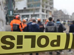Depremin 49’uncu Gününde Enkazdan Bir Kadın Cesedi Çıkartıldı