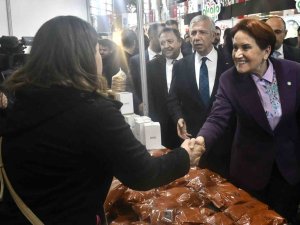 İ̇yi̇ Parti Lideri Akşener Ve Abb Başkanı Yavaş’tan Depremzedeler İçin Düzenlenen Fuara Ziyaret