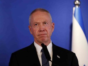 İ̇srail’de Yargı Reformuna Karşı Çıkan Savunma Bakanı Gallant Görevden Alındı