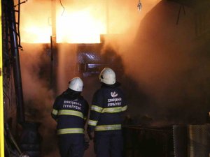 Eskişehir’de Yangın: 2 Dükkân Kullanılamaz Hale Geldi