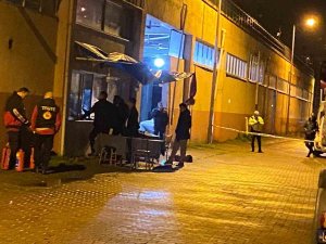 İ̇ş Yerinde Ailesini Rehin Aldı, Üzerine Benzin Döküp Bıçakla Kendini Yaraladı