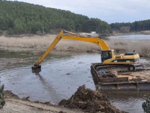 Buldan Yayla Gölündeki Temizlik Çalışmaları Hızlandı