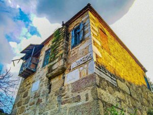 Bu Ev Tarihin İzlerini Üzerinde Taşıyor
