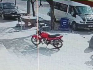 Minibüsün Çarptığı Çocuk Hayatını Kaybetti