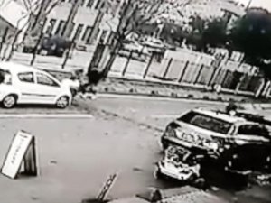 İ̇stanbul’da Silahlı Laf Atma Kavgası Kamerada: Dizinden Vurulan Genç Ölümden Saniyelerle Kurtuldu