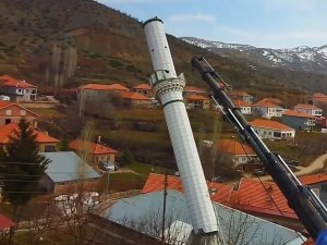 Depremde Hasar Alan Cami Minaresi Yıkıldı