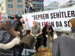 Depremde Hayatını Kaybedenler İçin Fidan Dağıtıldı