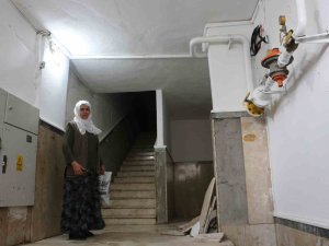 Depremzedeler Kyk Yurdunda, Hırsızlar Binalarında