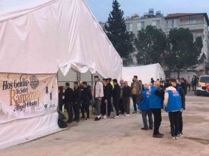 Mamak Belediyesi Deprem Bölgesinde İftar Çadırları Kurdu