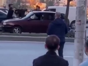 Başakşehir’de Trafikte Yumruk Yumruğa Kavga Kamerada