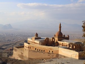 Yapımı 99 Yıl Süren Tarihi Saray: “İ̇shak Paşa Sarayı”