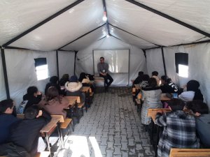 Adıyaman’da Bin Öğrenci Çadır Sınıflarda Destek Ve Yetiştirme Kurslarına Başladı