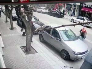 Motosikletini Çalan Hırsızı Üstüne Atlayarak Yakaladı