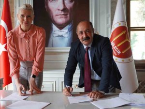 İ̇şçiyi Enflasyona Karşı Korumak İçin Toplu İş Sözleşmesine İmza Atıldı