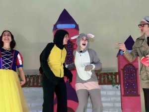 Menteşe Belediye Tiyatrosu Çocukların Yüzünü Güldürdü