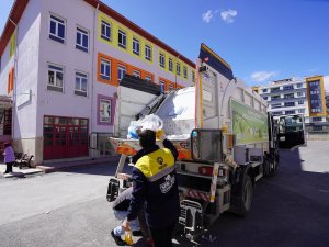 Karatay’da “1 Atık Çok Şeyi Değiştirir” Atık Toplama Yarışması Devam Ediyor