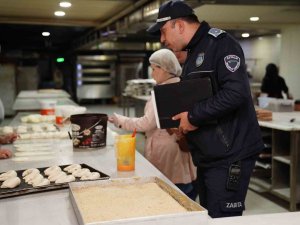 Ayvalık Belediyesi Zabıta Ekiplerinden Hijyen Ve Gramaj Denetimi