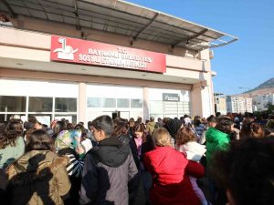 Bayraklı Belediyesi Sosyal Etkinlik Merkezinin Sınavına Yoğun İlgi