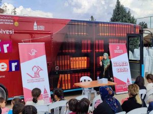 Beyoğlu Mobil Kütüphane 5 Bin Kitapla Kahramanmaraş’ta