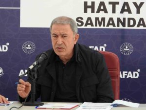 Bakan Akar: "Deprem Bölgesinde Hiçbir Vatandaşımız Yalnız Değildir"