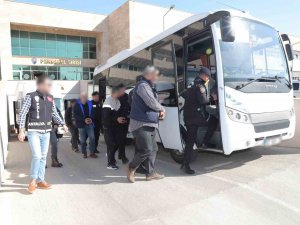 Antalya’da Eş Zamanlı Operasyonlarda Aranan 60 Şahıs Yakalandı