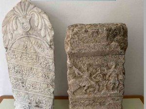 Tarihi Eserleri Satamadan Yakalandılar