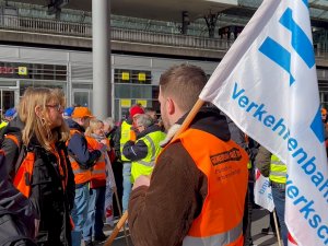 Almanya’da Ulaşım Sektörü Çalışanlarından Protesto